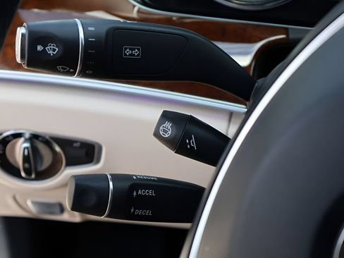 Certified 2017 Mercedes-Benz E 300 4MATIC image 34