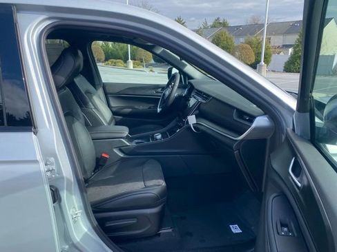 New 2025 Jeep Grand Cherokee Altitude image 27