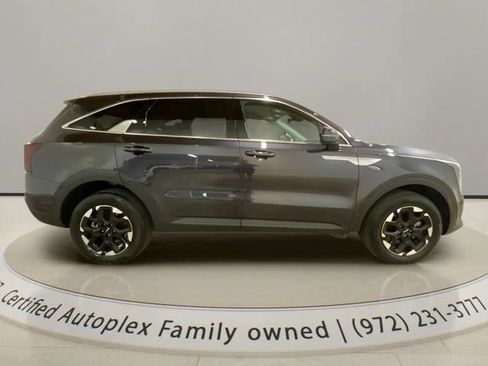 Used 2025 Kia Sorento S AWD/4WD image 6