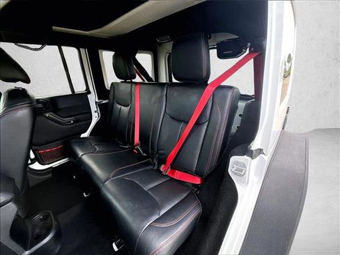 Used 2017 Jeep Wrangler Unlimited Rubicon image 25