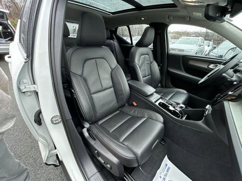 Certified 2023 Volvo XC40 B5 Plus w/ Climate Package AWD/4WD image 25