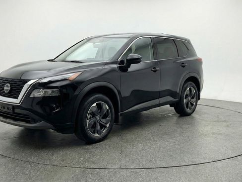 Used 2025 Nissan Rogue SV image 3