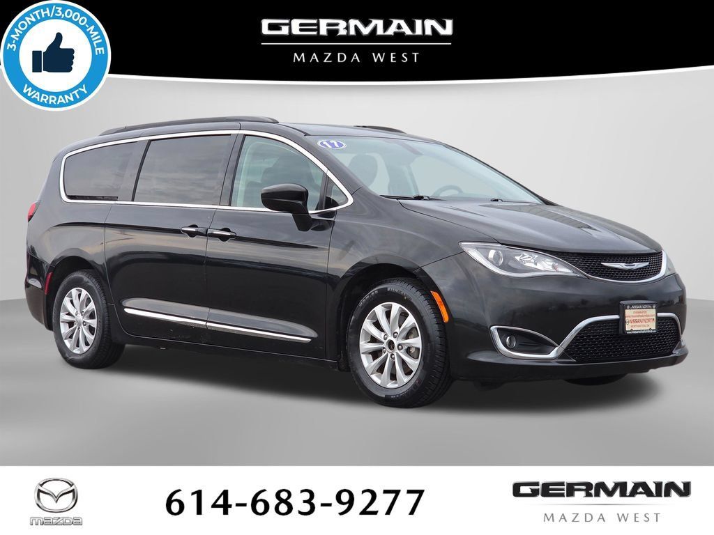 Used 2017 Chrysler Pacifica Touring-L FWD image 5