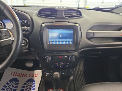 Used 2019 Jeep Renegade Trailhawk AWD/4WD image 22