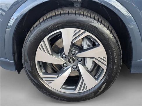 New 2025 Audi Q6 e-tron Premium AWD/4WD image 9