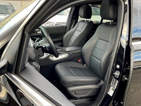 Certified 2025 Mercedes-Benz GLE 450e 4MATIC w/ Driver Assistance Package image 17