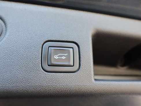 Used 2022 Chevrolet Equinox Premier AWD/4WD image 34