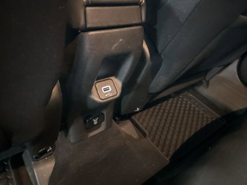 Used 2022 Jeep Renegade Latitude w/ Convenience Group AWD/4WD image 16