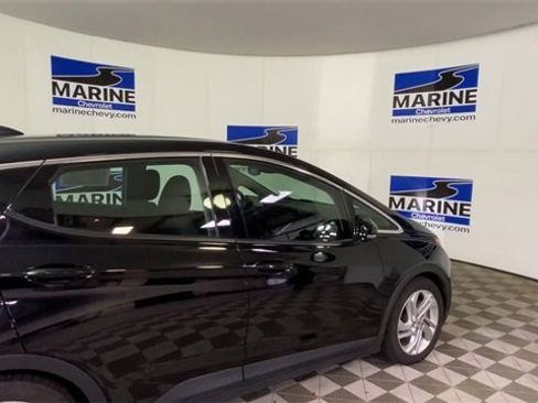 Used 2022 Chevrolet Bolt LT image 2
