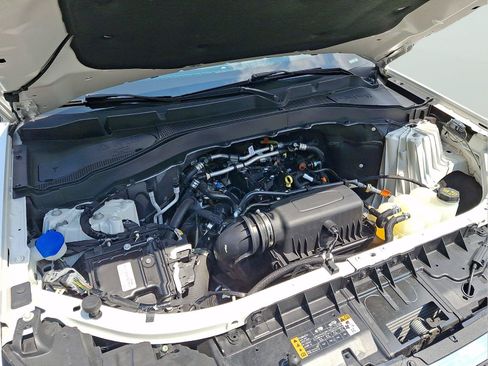 Used 2024 Ford Explorer XLT AWD/4WD image 27