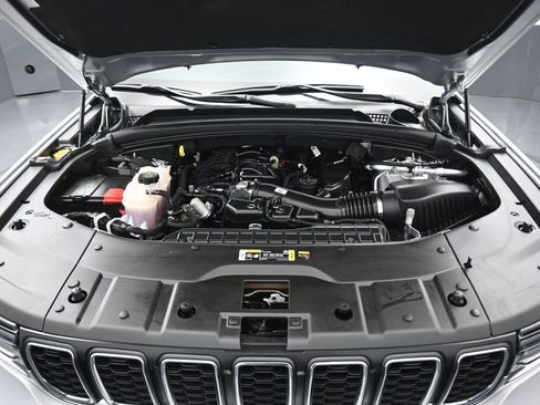 Used 2023 Jeep Grand Cherokee L Laredo image 60