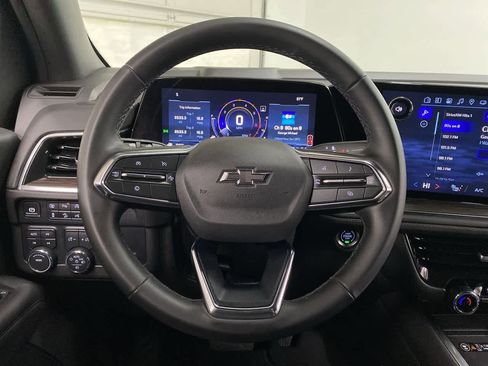 Used 2025 Chevrolet Suburban Z71 image 20