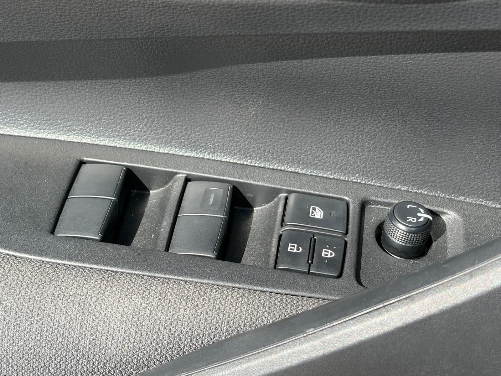 Used 2025 Toyota Corolla LE w/ Convenience Package FWD image 17