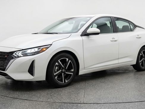 Used 2025 Nissan Sentra SV image 3