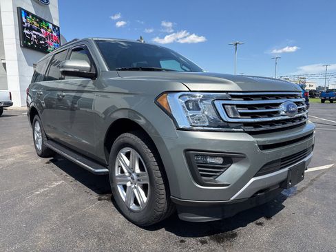 Used 2019 Ford Expedition XLT w/ Equipment Group 202A image 3
