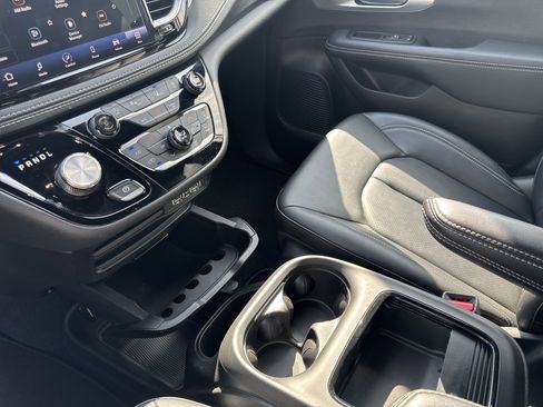 Used 2024 Chrysler Pacifica Touring-L w/ S Appearance Package image 39