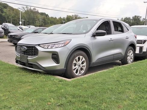 Used 2023 Ford Escape Active AWD/4WD image 2