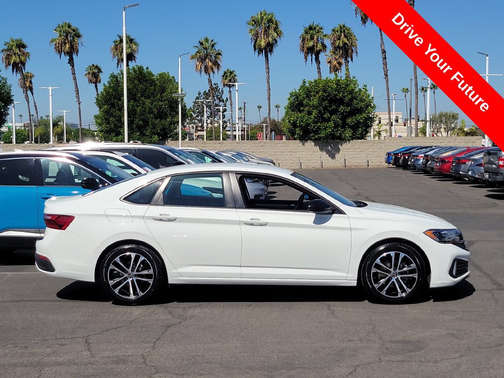 Used 2024 Volkswagen Jetta Sport FWD image 29