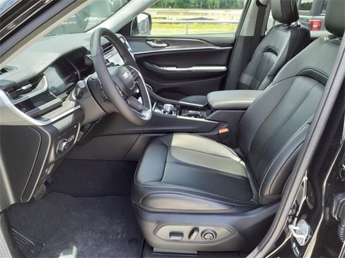 Used 2023 Jeep Grand Cherokee 4WD 4xe image 11