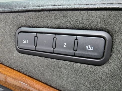 Used 2020 Cadillac Escalade ESV Luxury AWD/4WD image 18