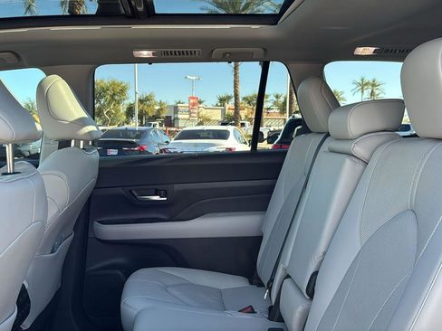 Certified 2025 Toyota Grand Highlander FWD image 28