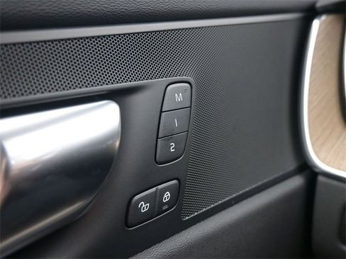 New 2026 Volvo XC60 B5 Plus w/ Protection Package Premier image 30