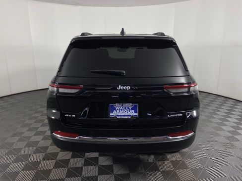 Used 2023 Jeep Grand Cherokee Altitude image 8