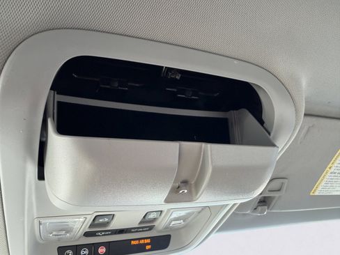 Used 2018 GMC Terrain SLT w/ Preferred Package image 40