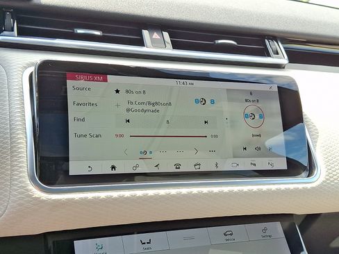 Used 2019 Land Rover Range Rover Velar R-Dynamic SE AWD/4WD image 17