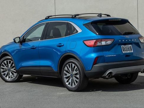 Used 2020 Ford Escape Titanium w/ Titanium Premium Package 2.0 image 3