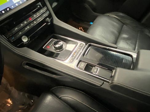 Used 2019 Jaguar F-PACE S image 29