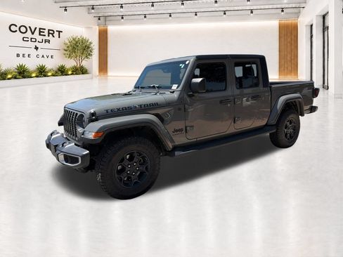 Used 2023 Jeep Gladiator Mojave AWD/4WD image 4