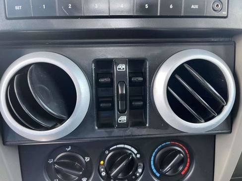 Used 2008 Jeep Wrangler Unlimited Sahara w/ Dual Top Group RWD image 18