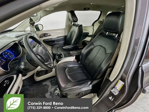 Used 2020 Chrysler Voyager Lxi FWD image 18