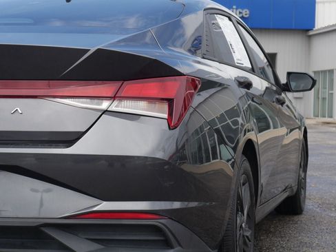 Used 2021 Hyundai Elantra SEL w/ Convenience Package FWD image 19
