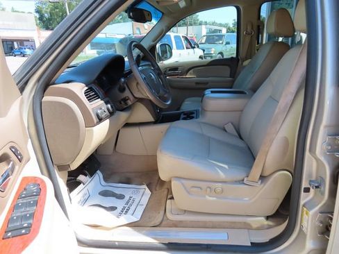 Used 2008 GMC Yukon SLT w/ SLT Preferred Equipment Group AWD/4WD image 16