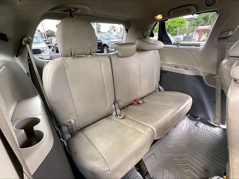 Used 2014 Toyota Sienna XLE FWD image 27