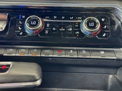 Used 2024 GMC Sierra 1500 Denali AWD/4WD image 19