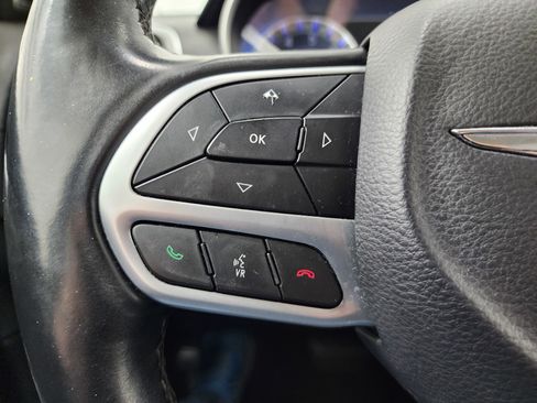 Used 2019 Chrysler 300 Limited image 17