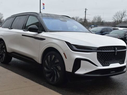 Used 2024 Lincoln Nautilus Reserve w/ Equipment Group 202A image 13