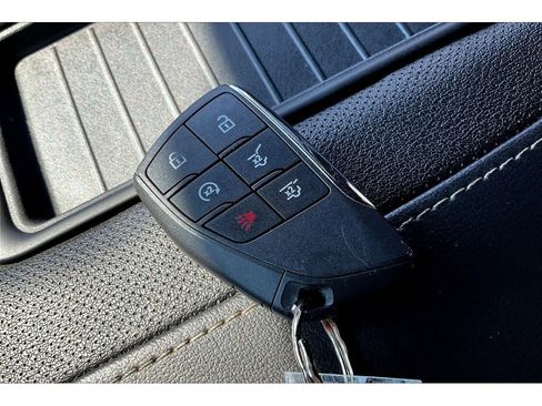 Used 2023 Chevrolet Suburban Premier image 11