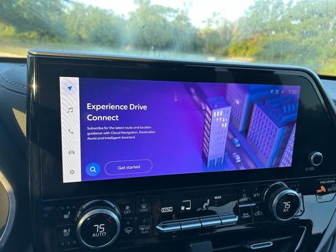 Used 2023 Toyota Highlander Limited image 25