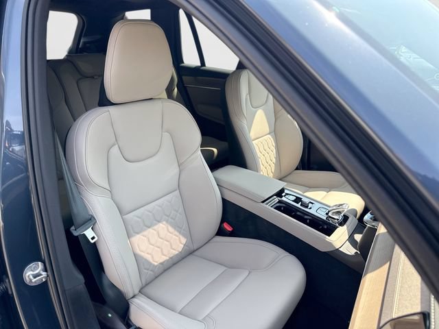 New 2026 Volvo XC90 T8 Plus w/ Protection Package Premier AWD/4WD image 27