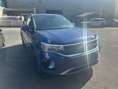 Used 2022 Volkswagen Taos SE w/ Panoramic Sunroof Package