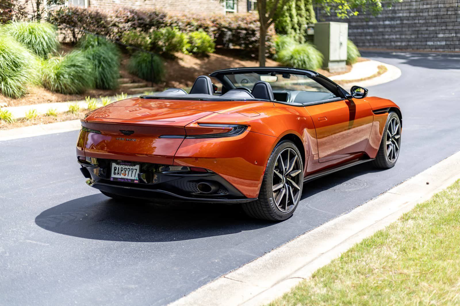 Used 2021 Aston Martin DB11 Volante RWD image 18