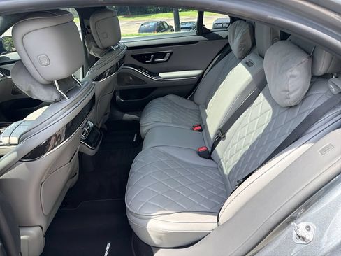Used 2022 Mercedes-Benz S 580 4MATIC Sedan w/ AMG Line Package image 20