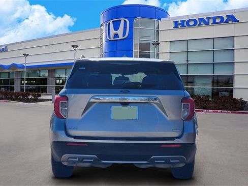 Used 2020 Ford Explorer XLT w/ Equipment Group 202A image 5