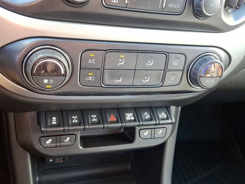 Used 2020 Chevrolet Colorado ZR2 w/ LPO, Premium Interior Package image 16