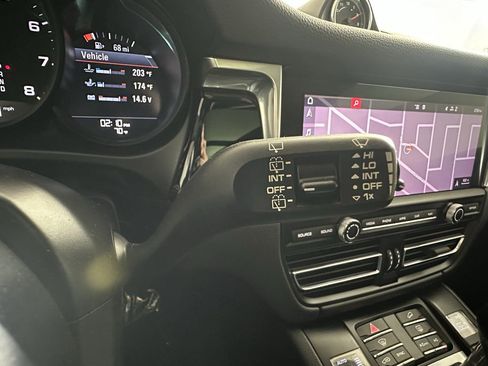 Used 2019 Porsche Macan AWD/4WD image 33