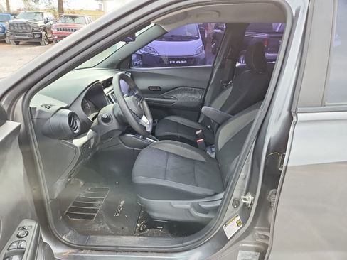 Used 2020 Nissan Kicks S image 15